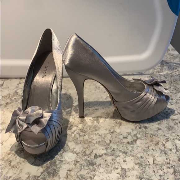 Dressy silver high heels - Picture 2 of 4